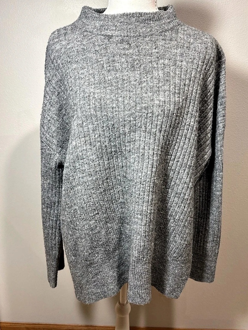 H&Medium Gray Turtleneck Sweater Size Medium